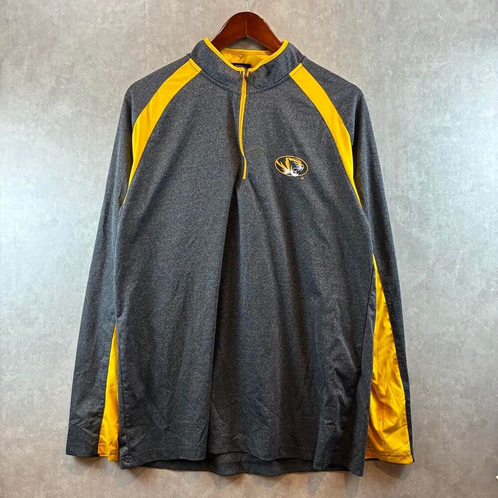 Colosseum Men's Grey and Yellow Sweatshirt